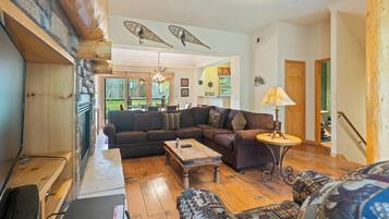 Townhome, 3 Bedrooms, 2 Bathrooms (Northstar) | Living area