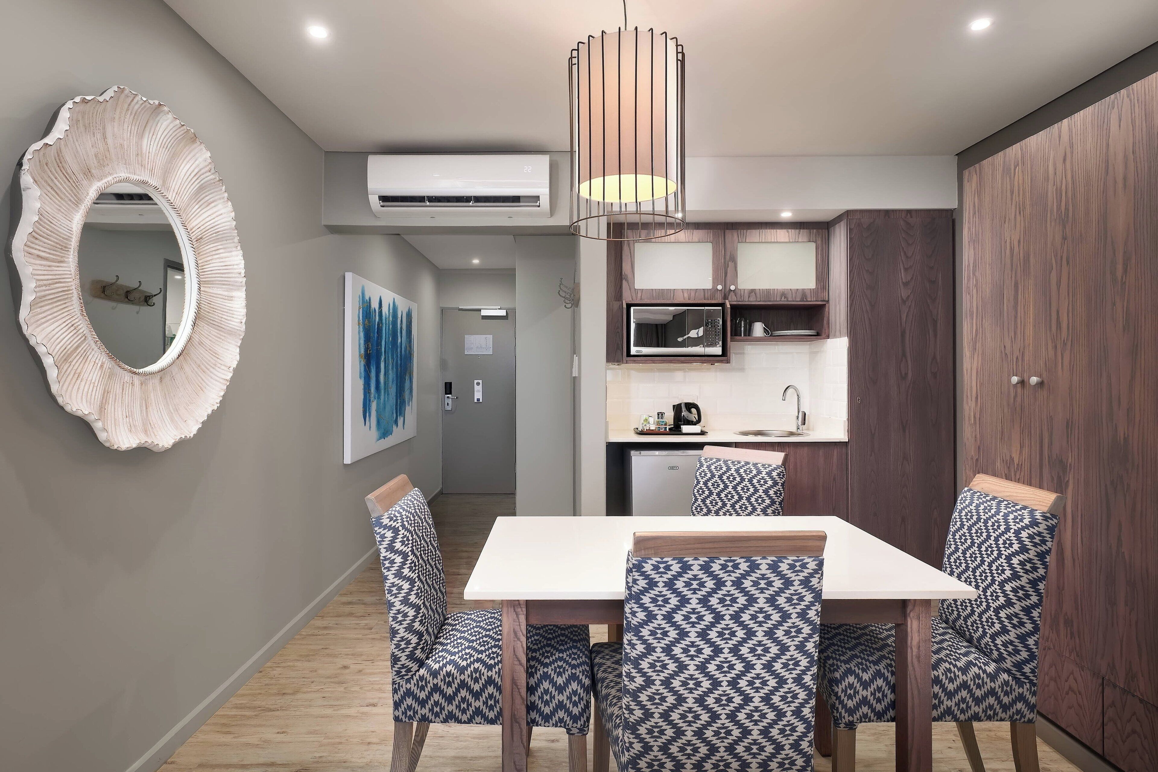 Room, 1 King Bed, Partial Ocean View | Private kitchen
