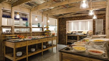 Daily buffet breakfast (ZAR 205 per person)