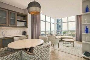 Suite, 1 habitación, vista parcial al océano | Lounge