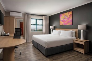 Minibar, in-room safe, desk, iron/ironing board