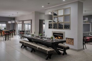 Breakfast, lunch and dinner served - Protea Hotel by Marriott Cape Town Tyger Valley (Cape Town)