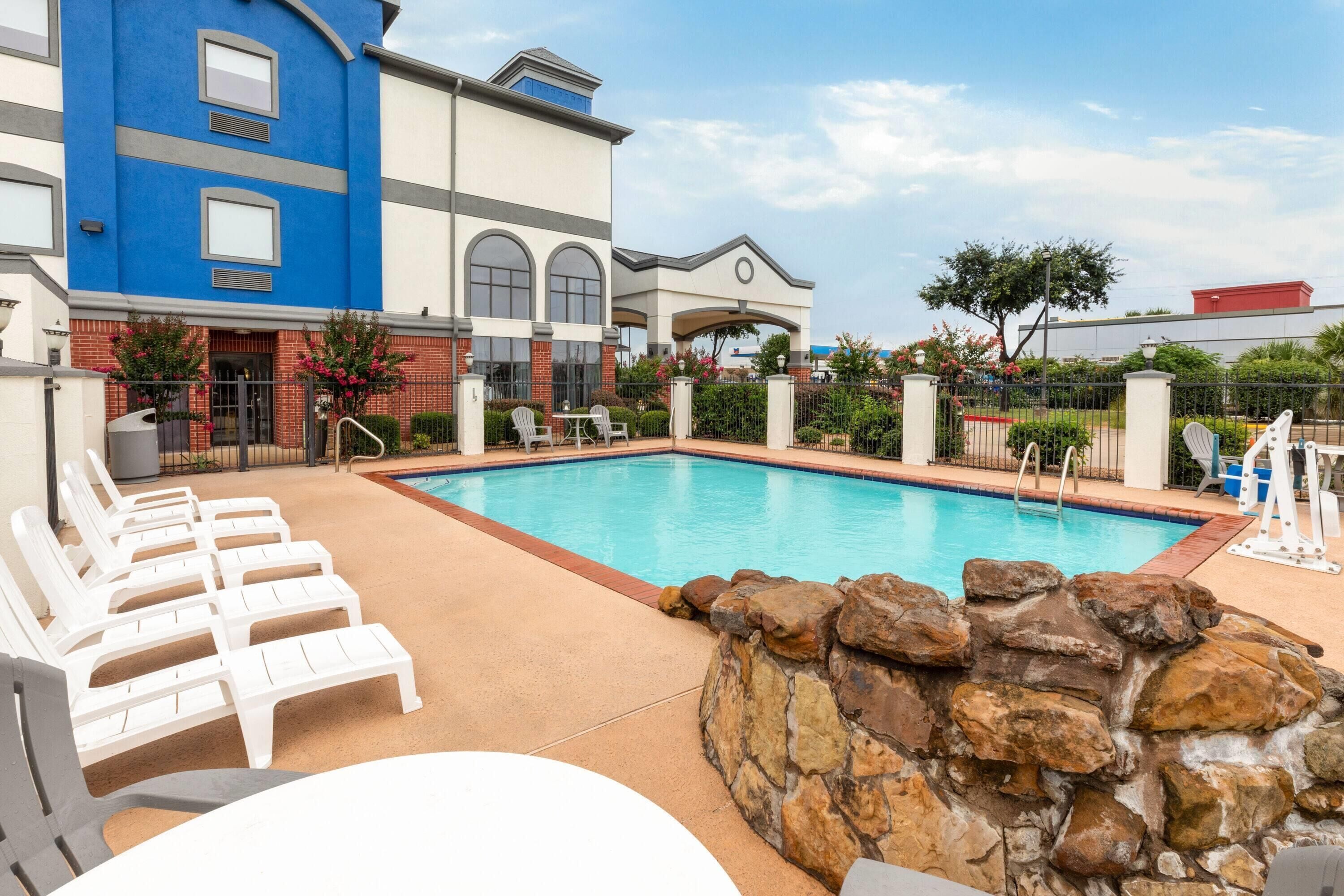 outdoor pool, pool loungers