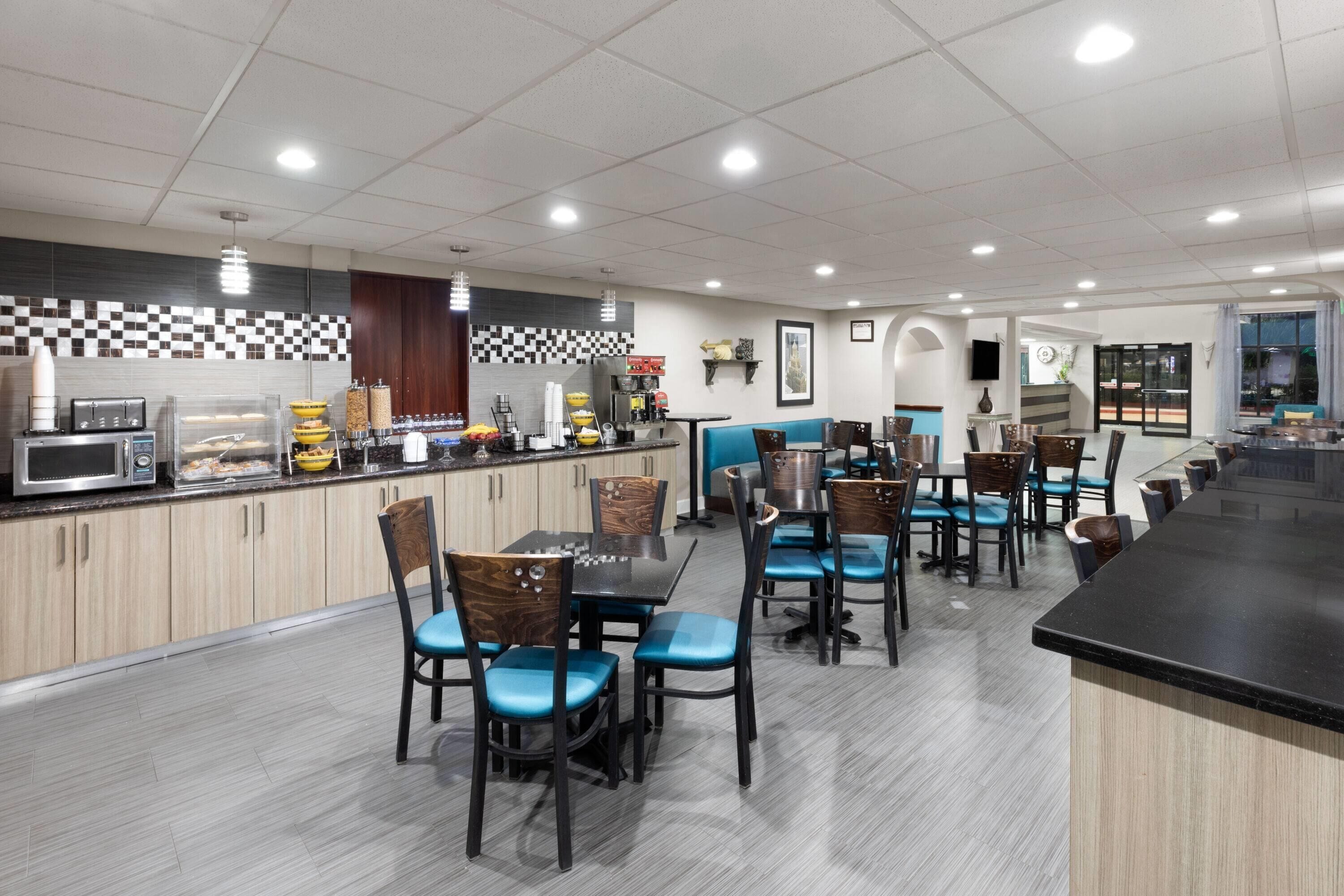 free daily continental breakfast