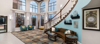 Days Inn & Suites by Wyndham Sam Houston Tollway