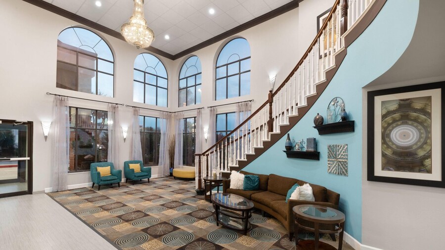 Days Inn & Suites by Wyndham Sam Houston Tollway
