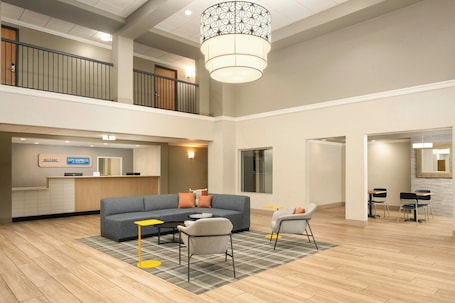 Lobby. City Express by Marriott Danville