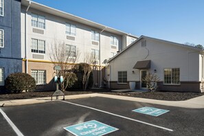 Vista frontal de la propiedad