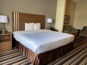 In-room safe, desk, iron/ironing board, free cribs/infant beds - City Express by Marriott Danville (Danville)