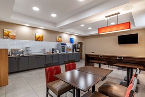 Free daily buffet breakfast 