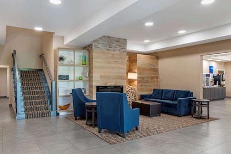 Lobby. Comfort Inn & Suites Millbrook - Prattville