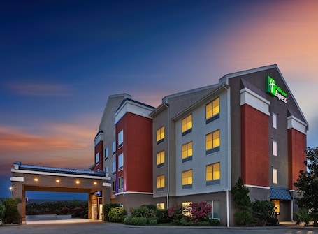 Exterior. Holiday Inn Express New Orleans East by IHG