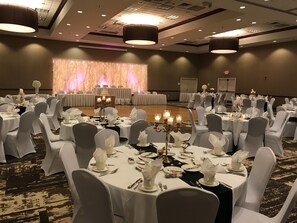 Ballroom - Holiday Inn & Conference Center Marshfield by IHG (Marshfield)