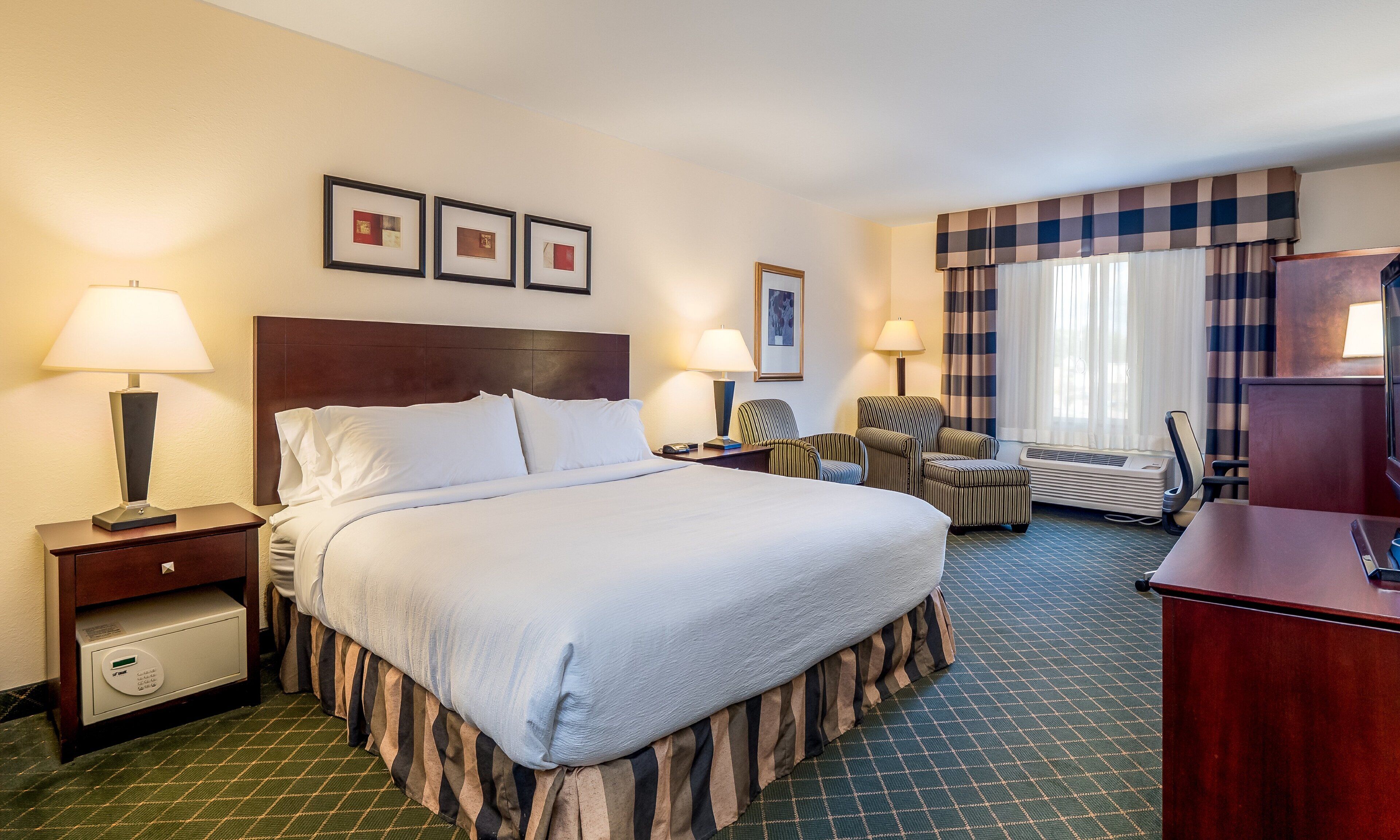 객실 내 금고, 책상, 다리미/다리미판, 무료 유아용 침대