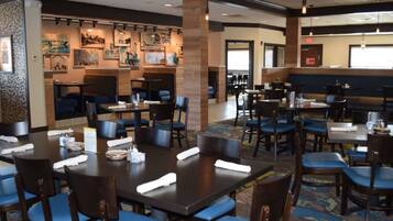 Breakfast and dinner served