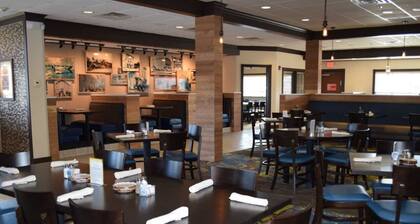 Holiday Inn Conference Ctr Marshfield by IHG