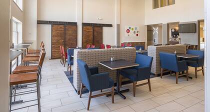 Holiday Inn Express Hotel & Suites White River Junction by IHG