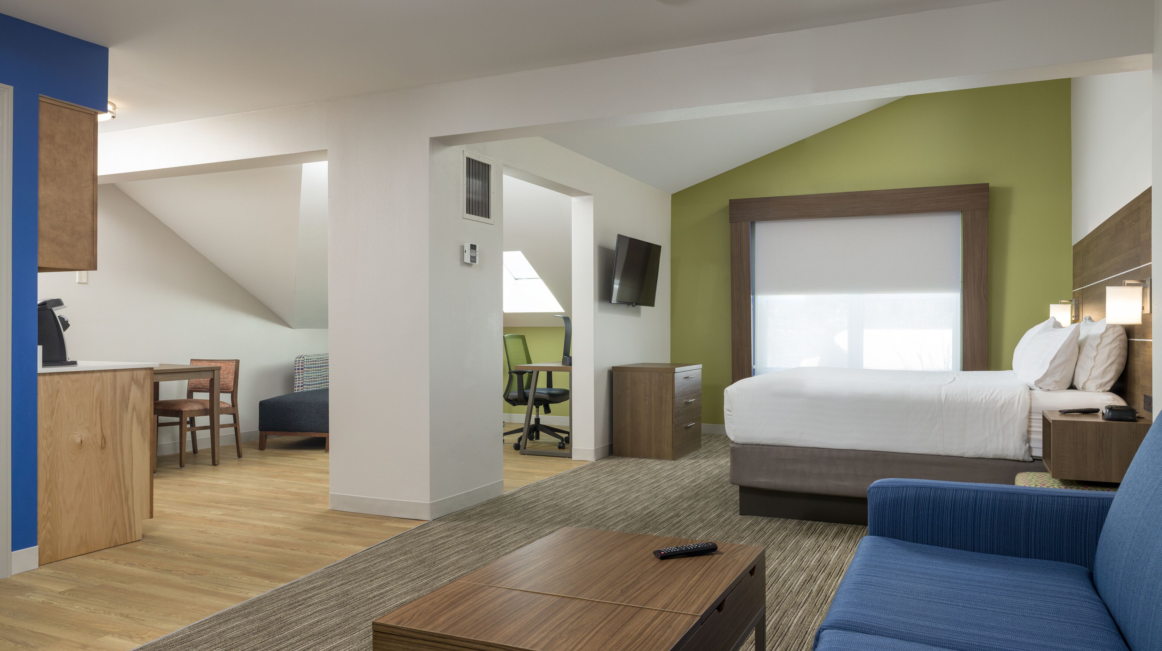 Premium bedding, in-room safe, desk, blackout drapes