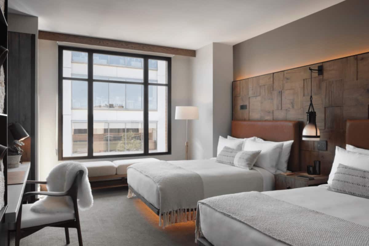 Hochwertige Bettwaren, Daunenbettdecken, Pillowtop-Betten, Minibar