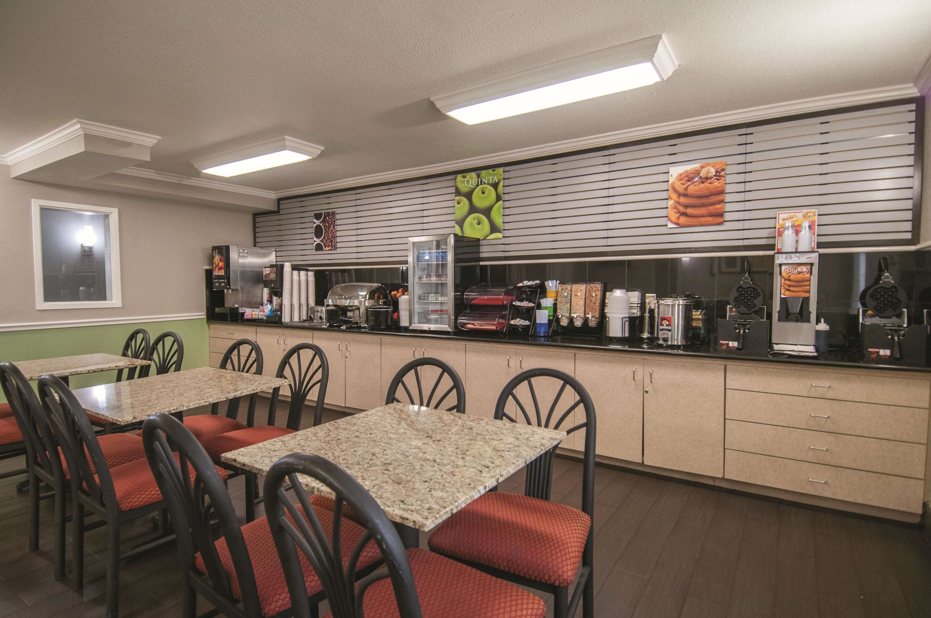 Foto - La Quinta Inn by Wyndham San Antonio Brooks City Base