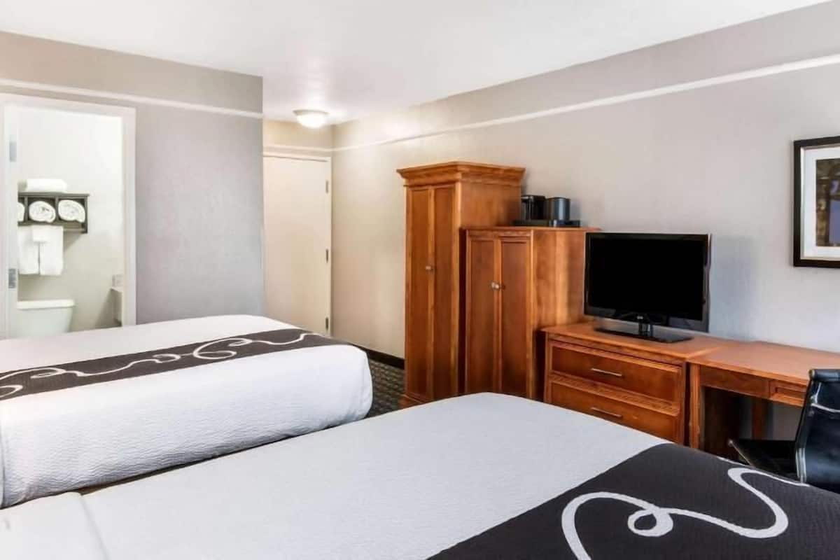 Premium bedding, in-room safe, desk, iron/ironing board