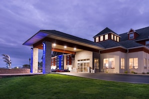 Exterior - Holiday Inn Express Mystic by IHG (Mystic)