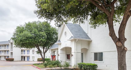 Motel 6 Grand Prairie, TX - Near Six Flags Drive