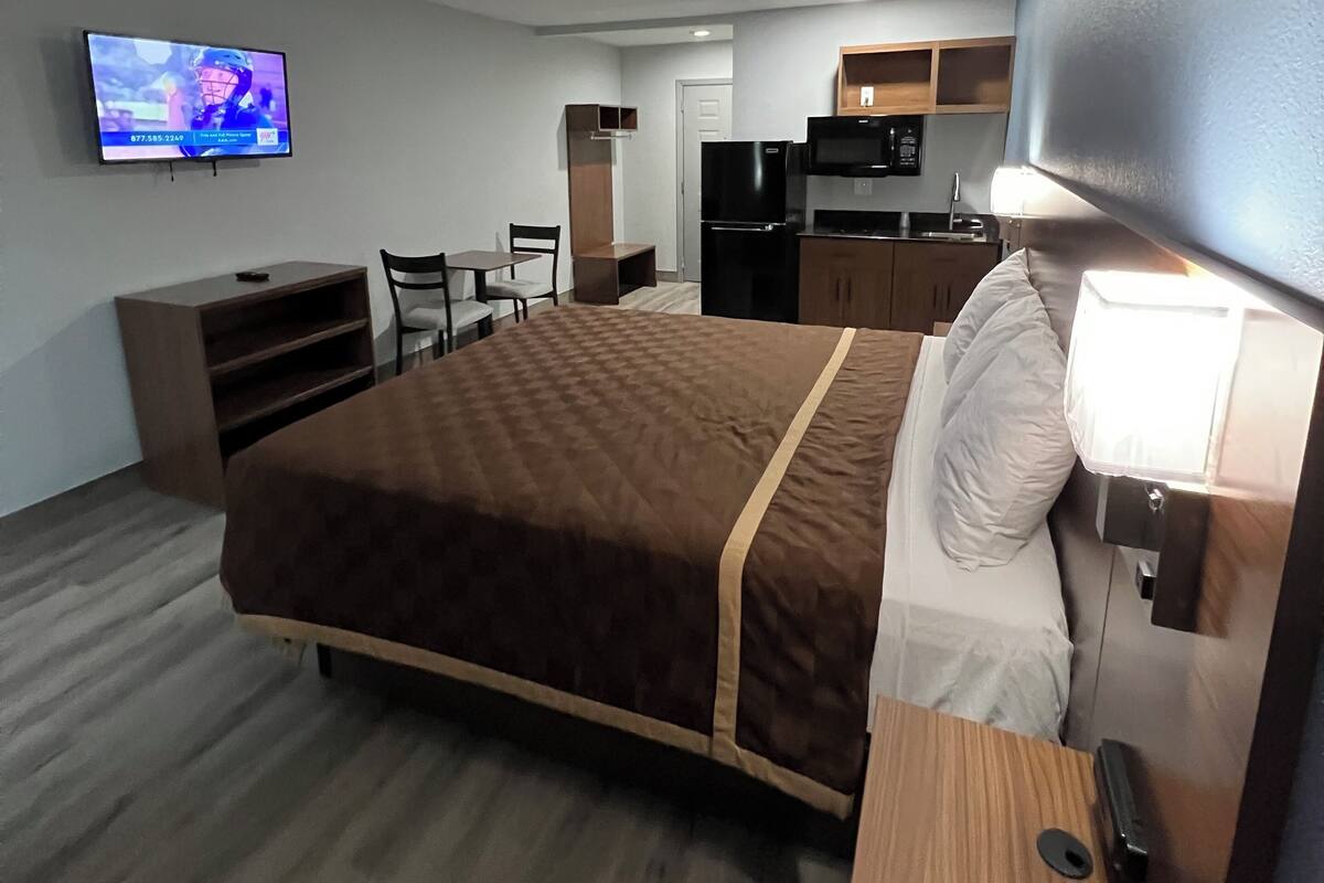 Room, 1 King Bed, Non Smoking