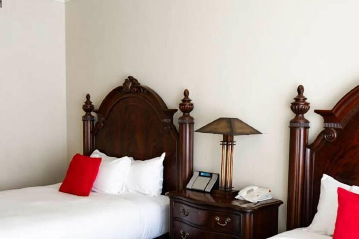 Egyptian cotton sheets, premium bedding, down comforters, pillowtop beds