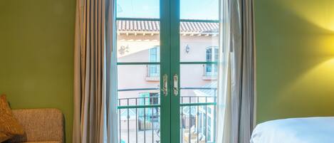 Quarto premier, 1 cama King, sacada, no pátio | Terraço/pátio