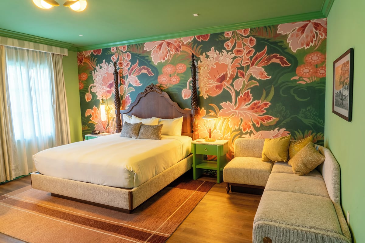 Vintage Deluxe, King | Egyptian cotton sheets, premium bedding, down comforters, pillowtop beds