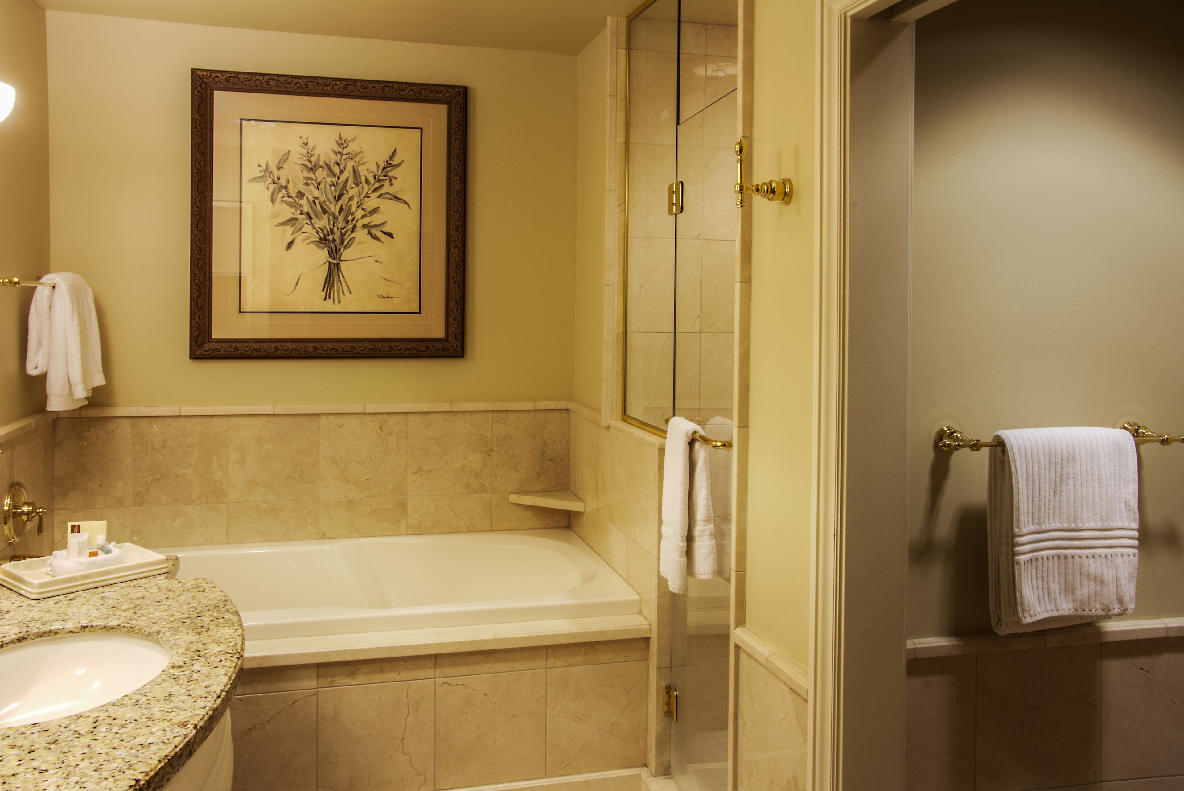 separate bathtub and shower, jetted bath, free toiletries, hair dryer