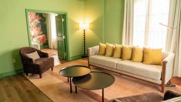 Svit - 1 kingsize-säng | Vardagsrum | 29-tums tv med kabelkanaler