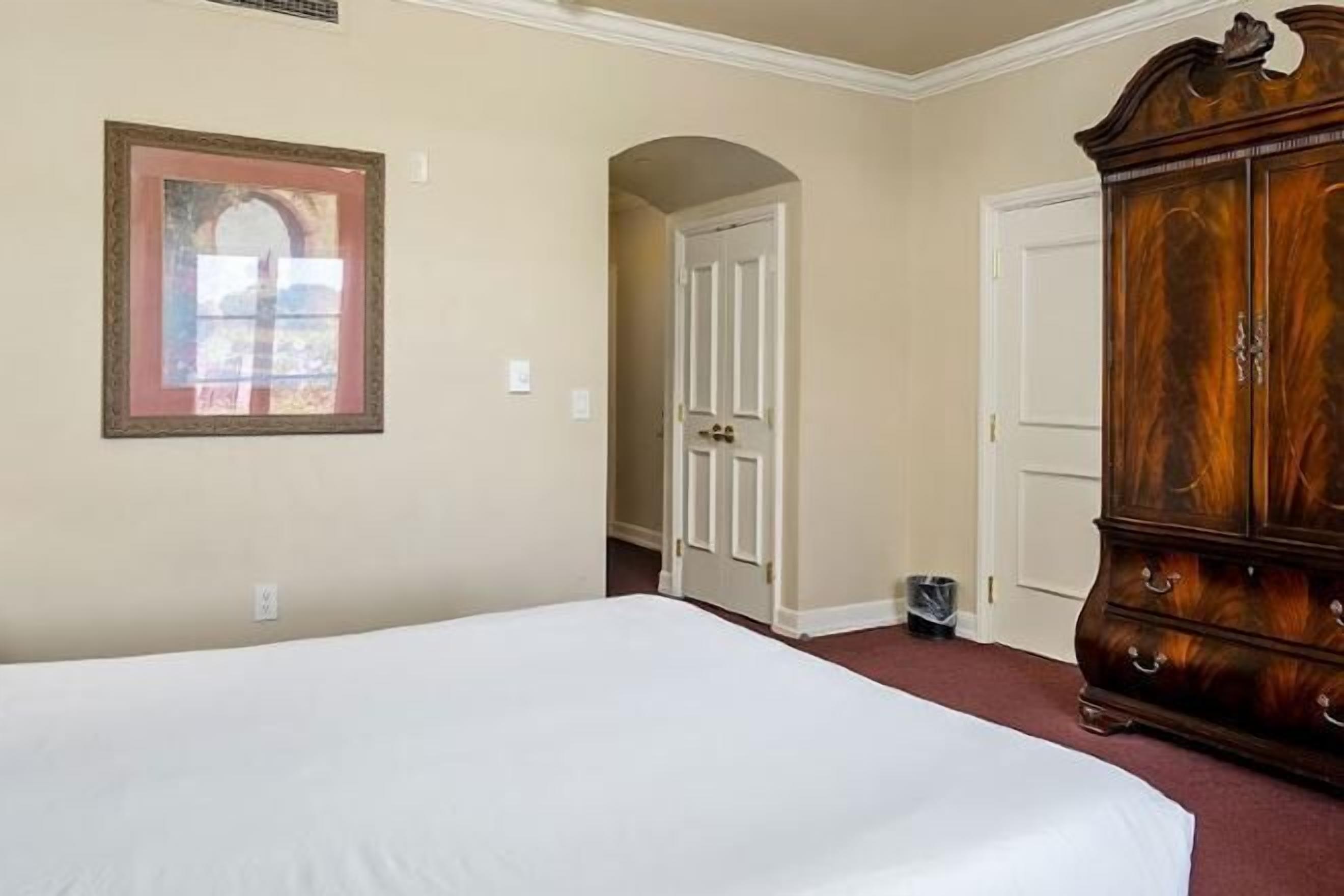 Egyptian cotton sheets, premium bedding, down comforters, pillowtop beds