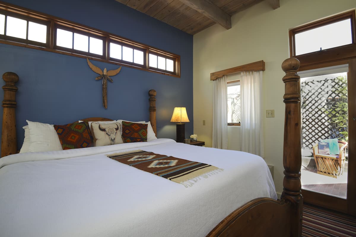 Superior Room, Private Bathroom, Courtyard View (Plaza Blanca King)