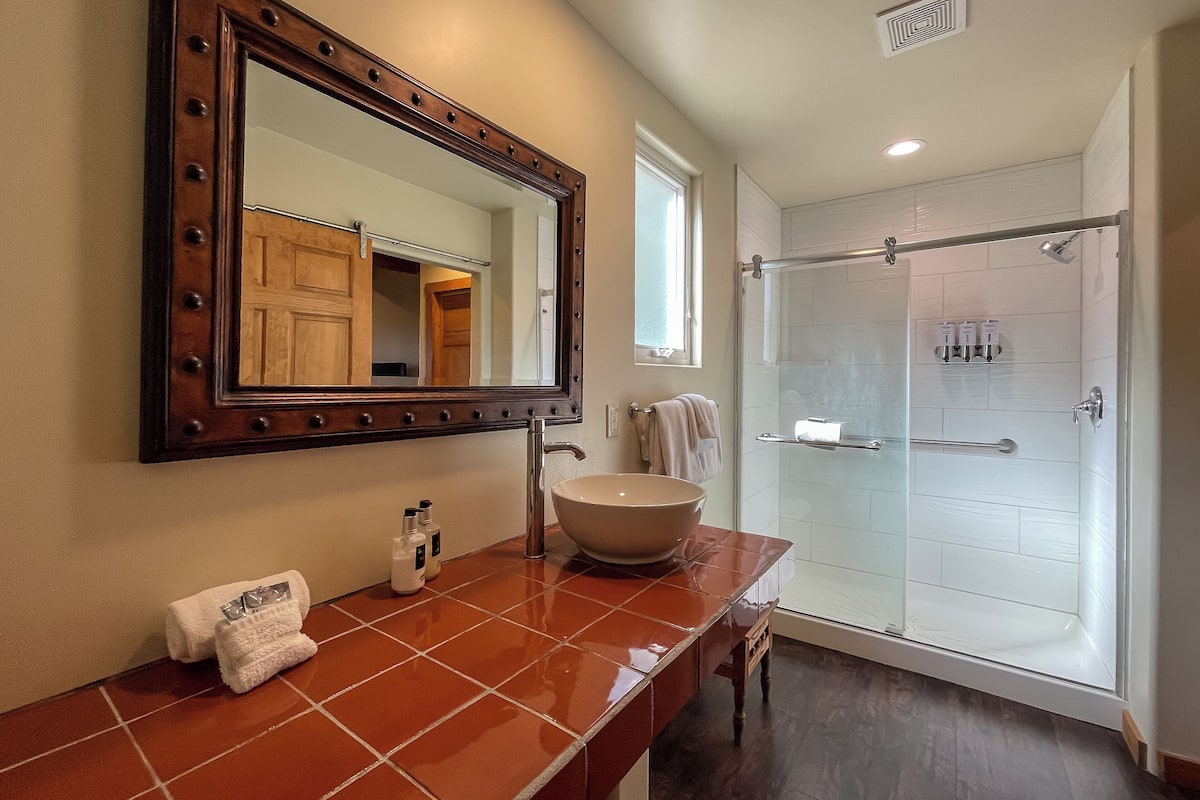 Superior Room, Private Bathroom, Mountain View (Turnargrove) | Bathroom