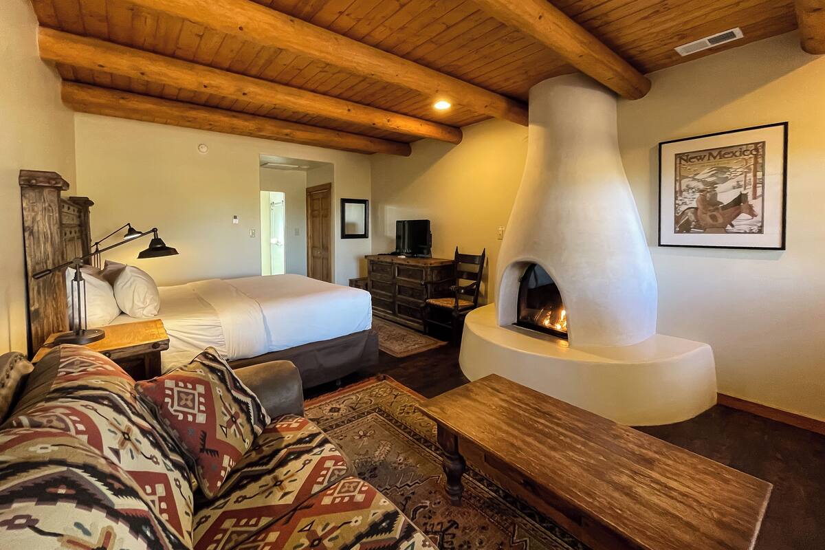 高级房, 私人浴室, 山景 (Turnargrove Suites) | 熨斗/熨衣板、免费 WiFi、特色装修、特色家居