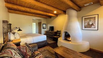 スーペリア ルーム 専用バスルーム マウンテンビュー (Turnargrove Suites) | 客室ごとに異なる装飾、客室ごとに異なるインテリア、アイロン / アイロン台、WiFi (無料)