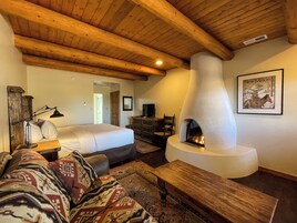 Superior Room, Private Bathroom, Mountain View (Turnargrove Suites) | Individually decorated, individually furnished, iron/ironing board