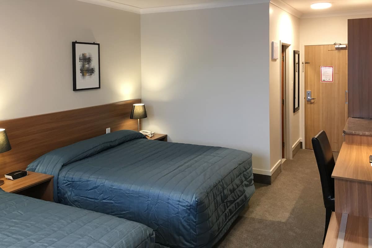 Standard Room | In-room safe, desk, blackout drapes, iron/ironing board