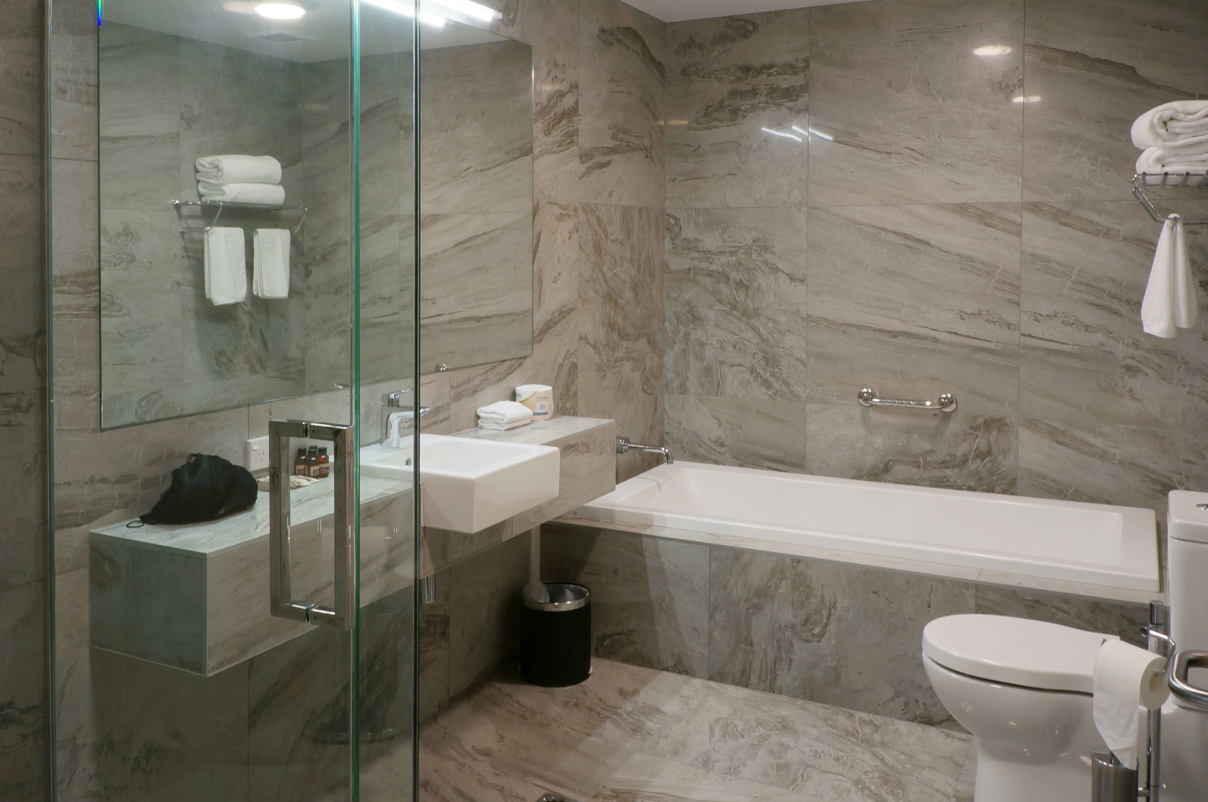 executive suite, 1 bedroom | bathroom | shower, free toiletries, hair dryer, towels