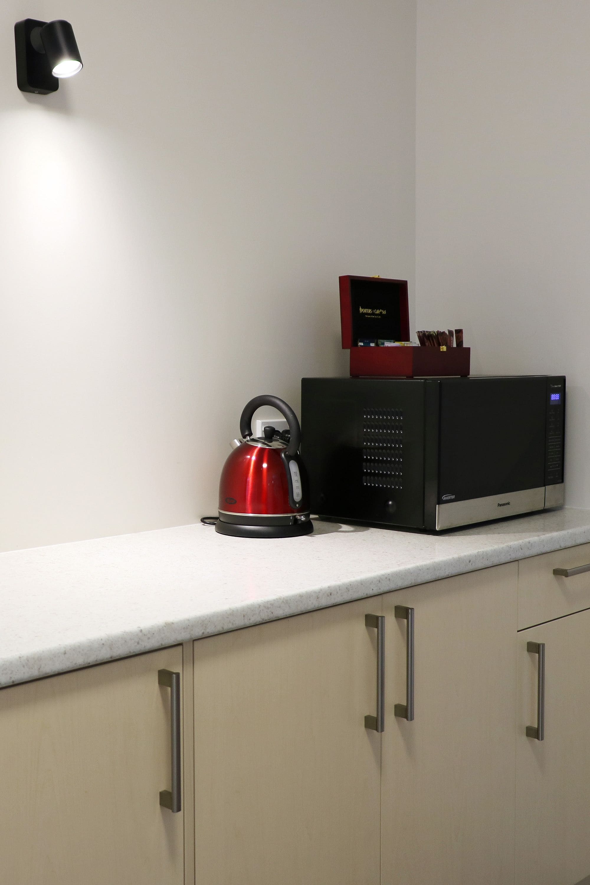 deluxe room, 2 bedrooms | private kitchenette | fridge, electric kettle