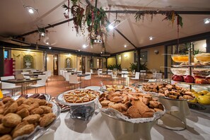Colazione a buffet a pagamento, servita tutte le mattine 