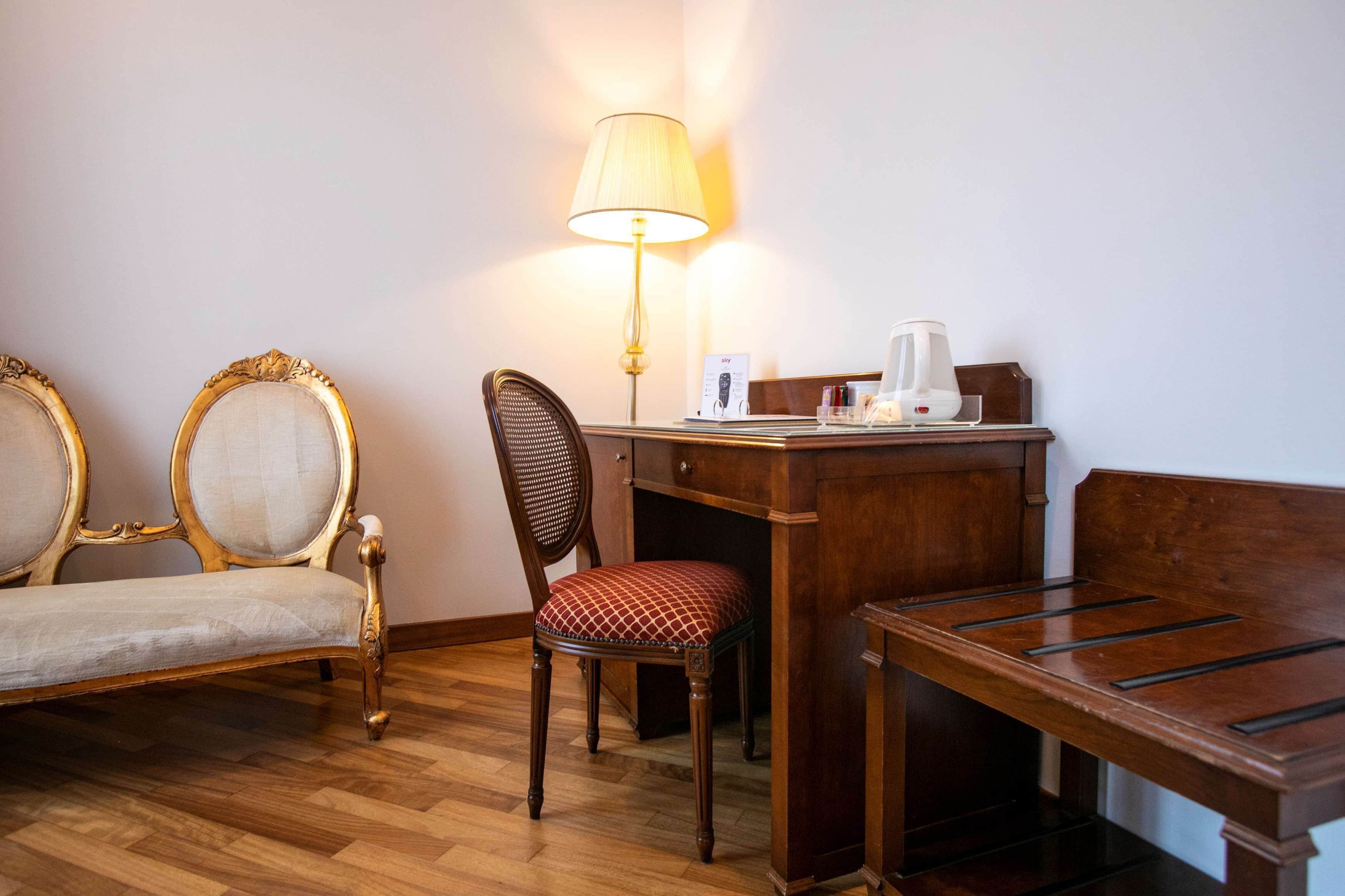 junior suite, 1 king bed, smoking, balcony (shower only) | minibar, in-room safe, desk, blackout curtains