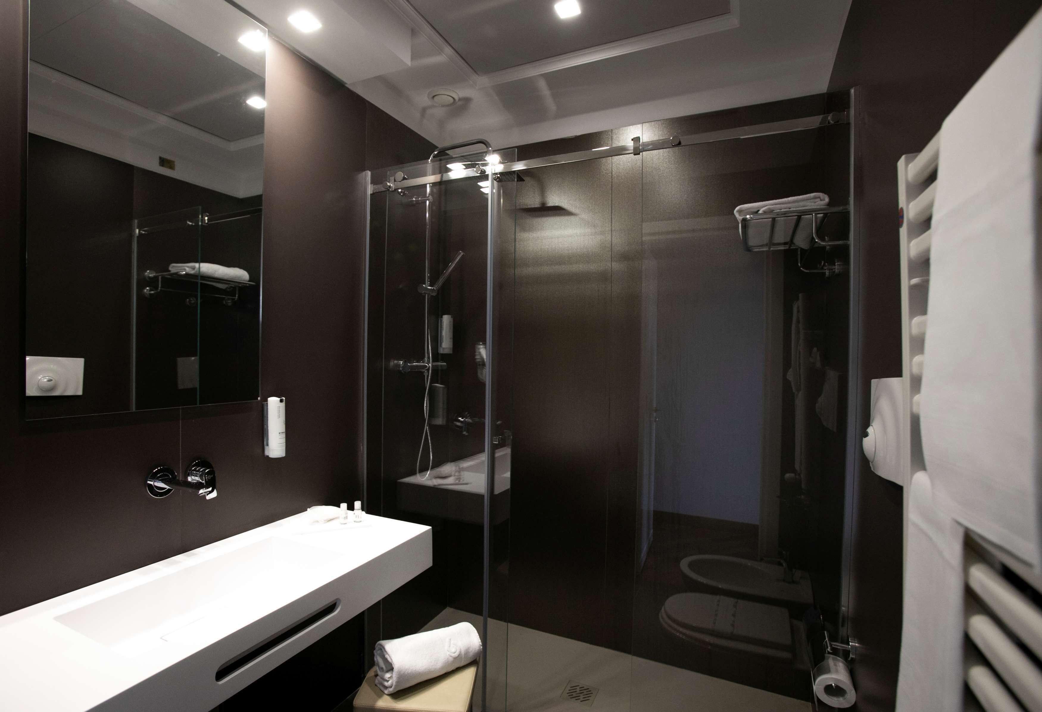 executive room, 1 king bed, smoking (shower only) | bathroom | shower, designer toiletries, hair dryer, bidet