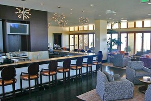 3 bars/lounges, poolside bar