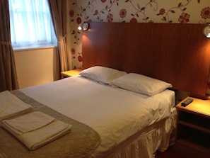 In-room safe, iron/ironing board, free WiFi - Savoy Court Hotel (Eastbourne)