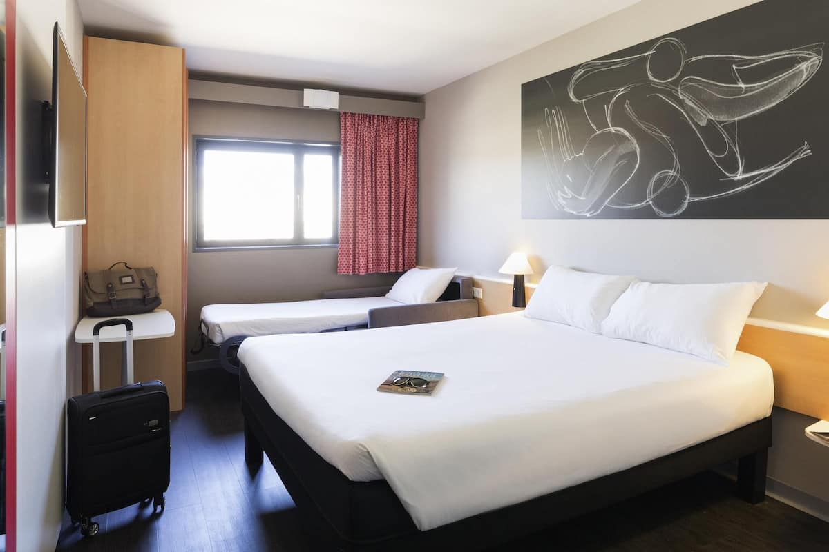 Family Room, Multiple Beds (1 Double Bed and Extra Bed)