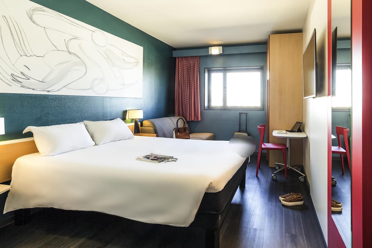 Family Room, 1 Double Bed with Sofa bed | Down comforters, individually decorated, individually furnished