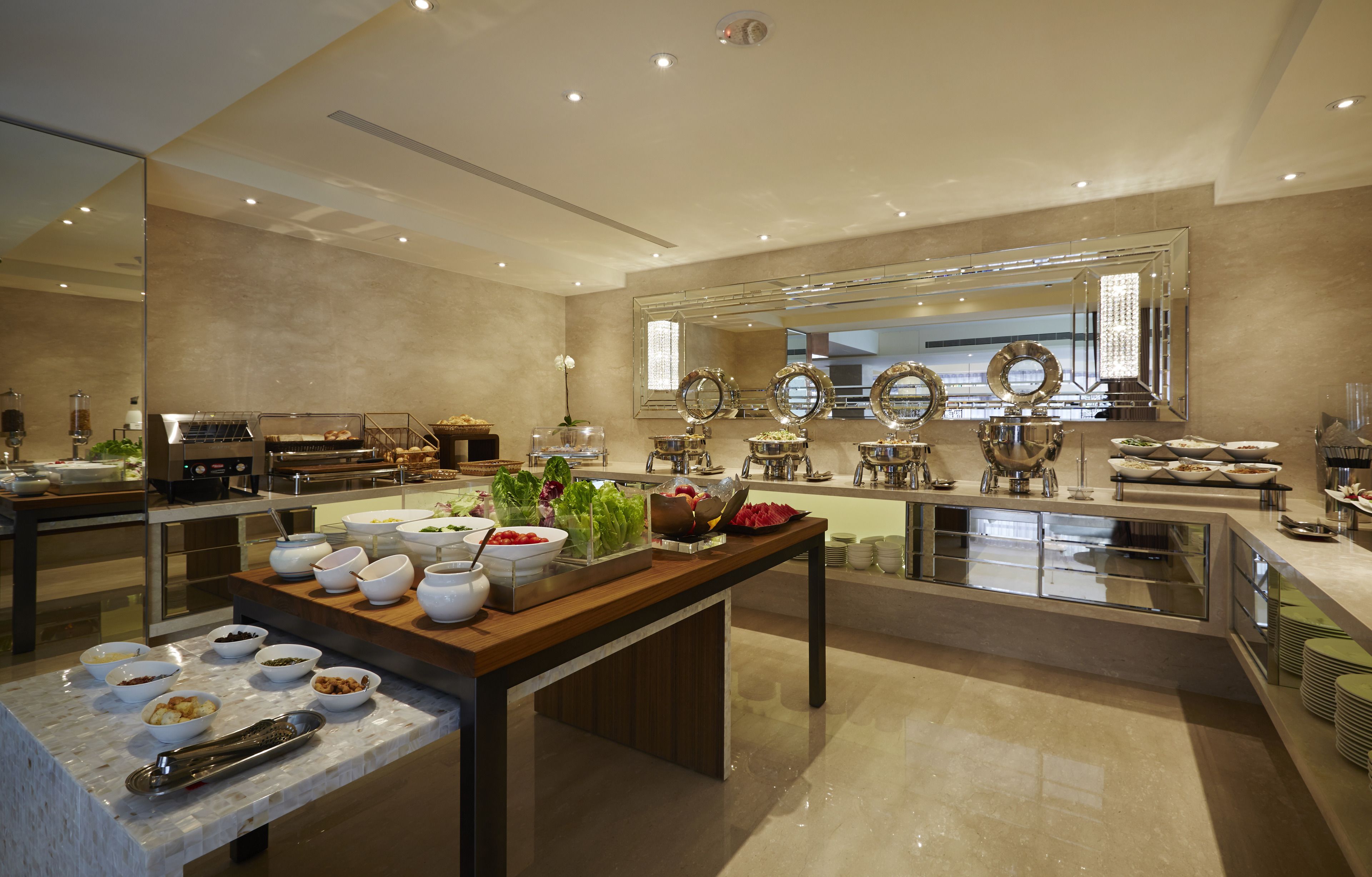 daily self-service breakfast (twd 550 per person)